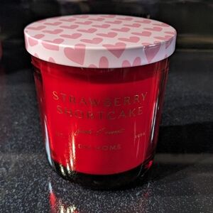 DW Home Strawberry Shortcake Candle - Red with Pink Heart Lid 8.8 oz Single Wick
